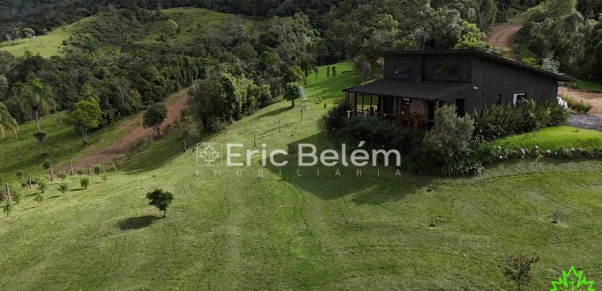 SÍTIO COM 3 HECTARES E 3 CABANAS CONSTRUIDAS