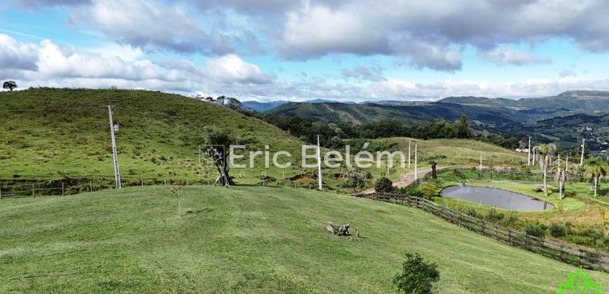 SÍTIO COM 3 HECTARES E 3 CABANAS CONSTRUIDAS