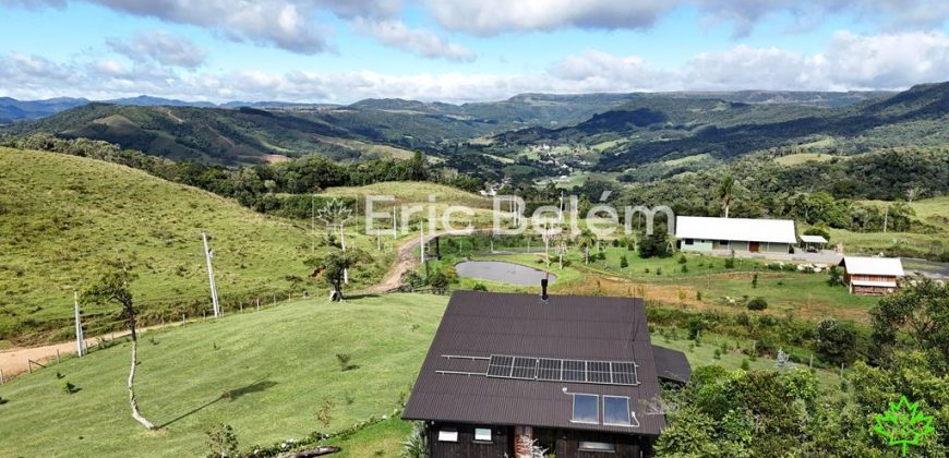 SÍTIO COM 3 HECTARES E 3 CABANAS CONSTRUIDAS