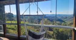 Casa com vista e Araucárias. Perfeita para a família – Condomínio Amigos do Rancho – Rancho Queimado – SC