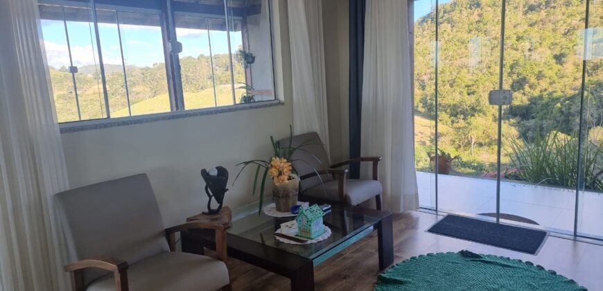 Casa com vista e Araucárias. Perfeita para a família – Condomínio Amigos do Rancho – Rancho Queimado – SC