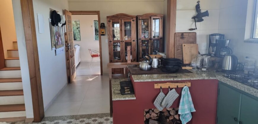 Casa com vista e Araucárias. Perfeita para a família – Condomínio Amigos do Rancho – Rancho Queimado – SC