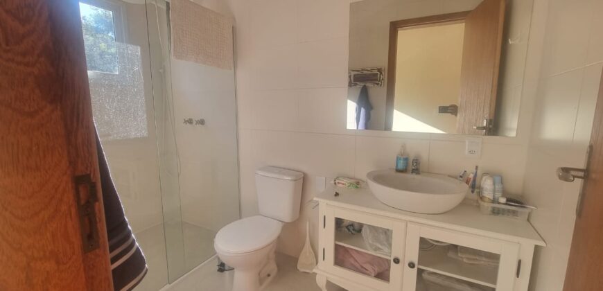 Casa com vista e Araucárias. Perfeita para a família – Condomínio Amigos do Rancho – Rancho Queimado – SC