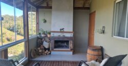 Casa com vista e Araucárias. Perfeita para a família – Condomínio Amigos do Rancho – Rancho Queimado – SC