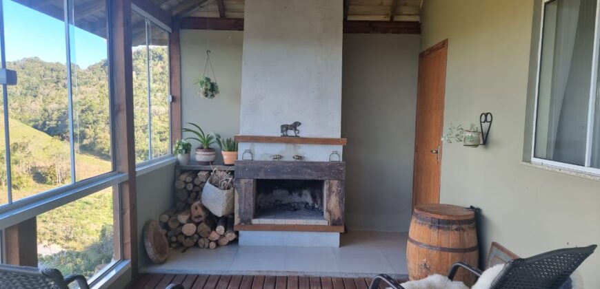 Casa com vista e Araucárias. Perfeita para a família – Condomínio Amigos do Rancho – Rancho Queimado – SC