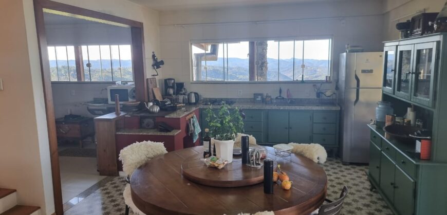 Casa com vista e Araucárias. Perfeita para a família – Condomínio Amigos do Rancho – Rancho Queimado – SC