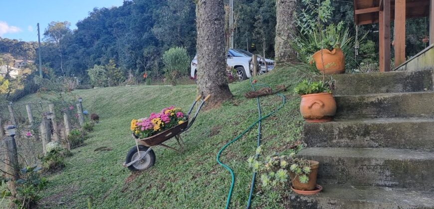Casa com vista e Araucárias. Perfeita para a família – Condomínio Amigos do Rancho – Rancho Queimado – SC