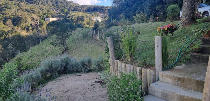 Casa com vista e Araucárias. Perfeita para a família – Condomínio Amigos do Rancho – Rancho Queimado – SC