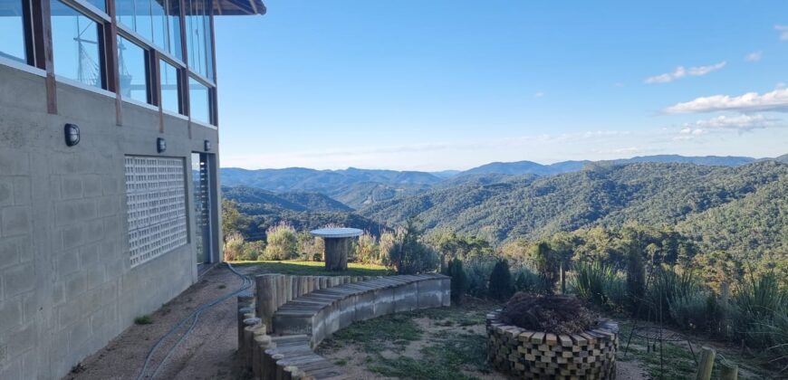 Casa com vista e Araucárias. Perfeita para a família – Condomínio Amigos do Rancho – Rancho Queimado – SC
