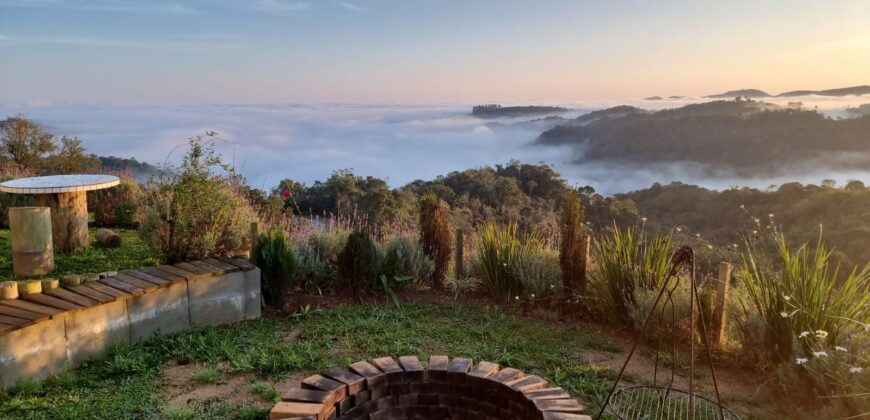 Casa com vista e Araucárias. Perfeita para a família – Condomínio Amigos do Rancho – Rancho Queimado – SC