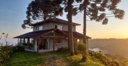 Casa com vista e Araucárias. Perfeita para a família – Condomínio Amigos do Rancho – Rancho Queimado – SC