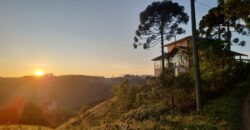 Casa com vista e Araucárias. Perfeita para a família – Condomínio Amigos do Rancho – Rancho Queimado – SC