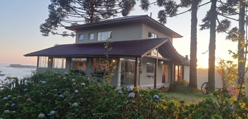 Casa com vista e Araucárias. Perfeita para a família – Condomínio Amigos do Rancho – Rancho Queimado – SC