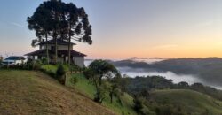 Casa com vista e Araucárias. Perfeita para a família – Condomínio Amigos do Rancho – Rancho Queimado – SC