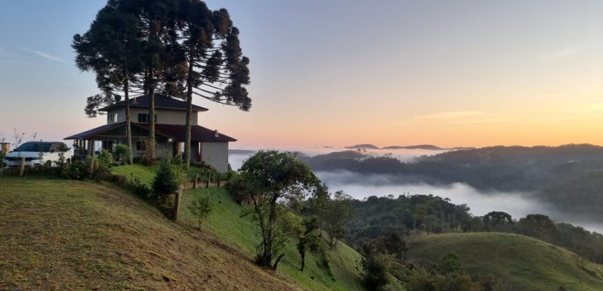 Casa com vista e Araucárias. Perfeita para a família – Condomínio Amigos do Rancho – Rancho Queimado – SC