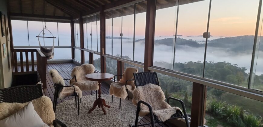 Casa com vista e Araucárias. Perfeita para a família – Condomínio Amigos do Rancho – Rancho Queimado – SC