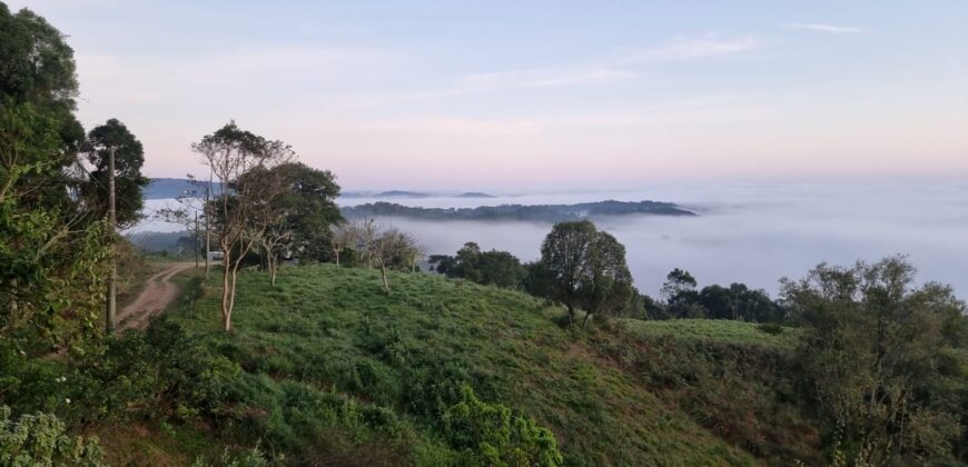Casa com vista e Araucárias. Perfeita para a família – Condomínio Amigos do Rancho – Rancho Queimado – SC
