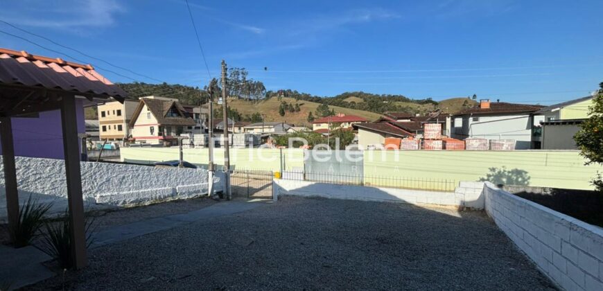 CASA DE MADEIRA NO CENTRO DE RANCHO QUEIMADO/SC