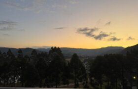 Maravilhosa casa no Condomínio Costa da Serra Maravilhosa casa no Condomínio Costa da Serra