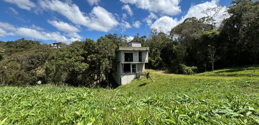 Terreno Privativo de 2.000m² com Casa em Construção – Condomínio Verdes Colinas, Rancho Queimado/SC