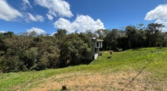 Terreno Privativo de 2.000m² com Casa em Construção – Condomínio Verdes Colinas, Rancho Queimado/SC