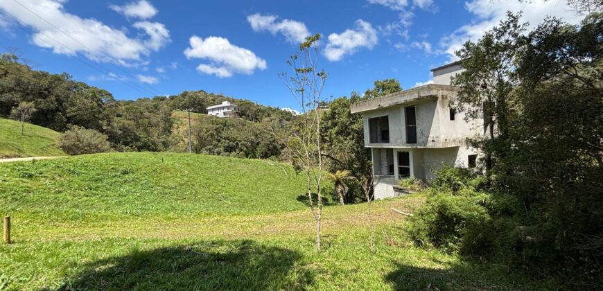 Terreno Privativo de 2.000m² com Casa em Construção – Condomínio Verdes Colinas, Rancho Queimado/SC