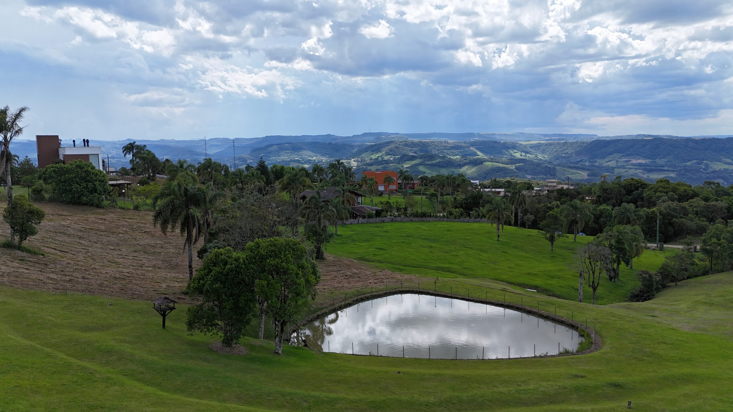Casa preparada para a sua família no Condomínio Amigos do Rancho – L15