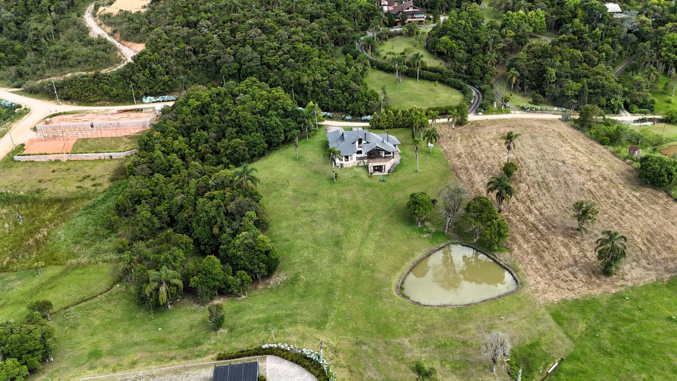 Casa preparada para a sua família no Condomínio Amigos do Rancho – L15