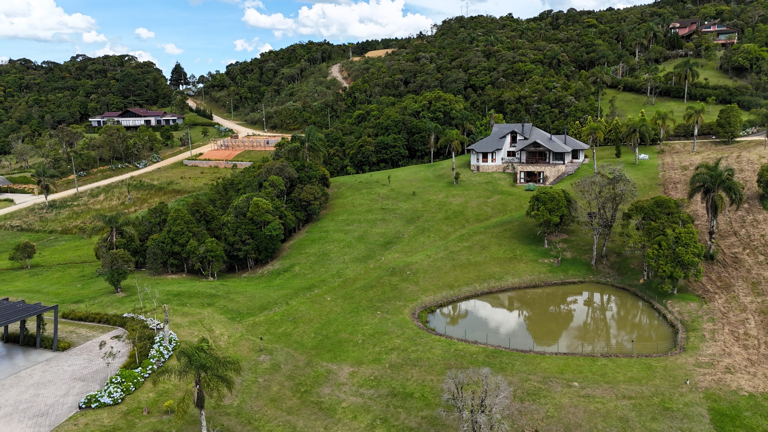 Casa preparada para a sua família no Condomínio Amigos do Rancho – L15