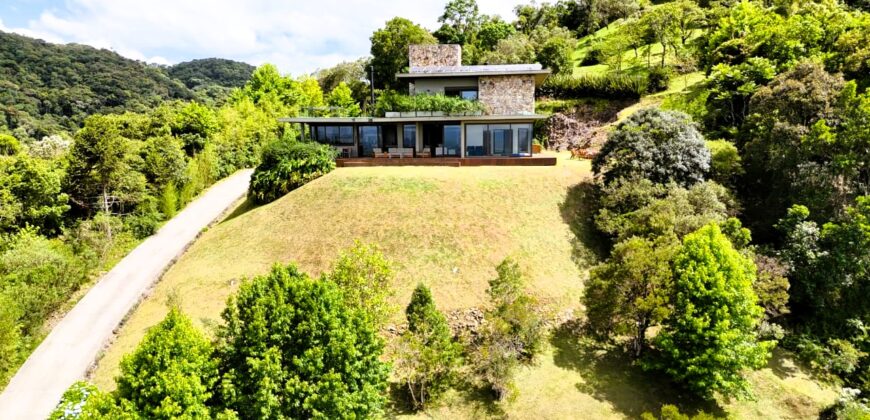 Residência maravilhosa, com vista esplêndida, No condomínio Jardim da Serra – 150