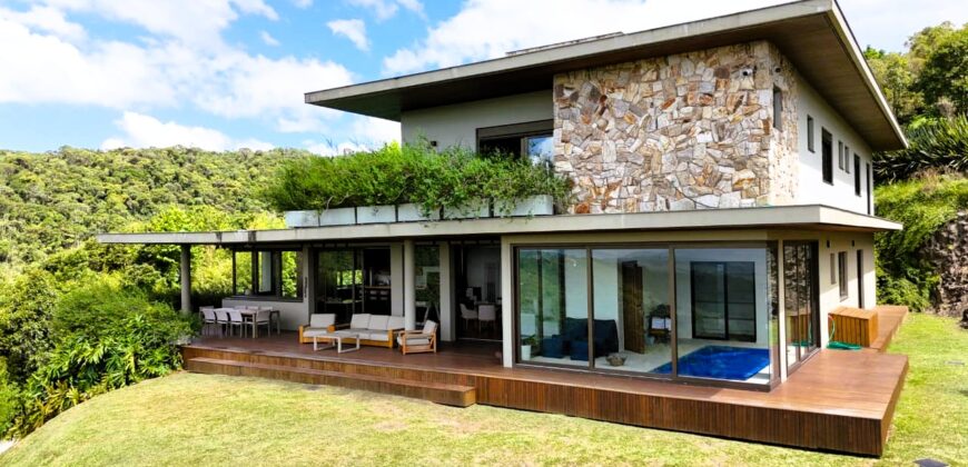 Residência maravilhosa, com vista esplêndida, No condomínio Jardim da Serra – 150