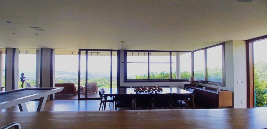 Residência maravilhosa, com vista esplêndida, No condomínio Jardim da Serra – 150