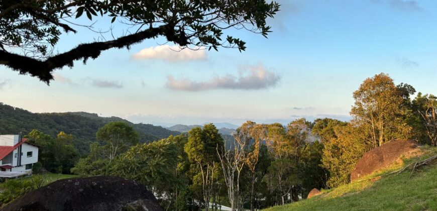Maravilhoso terreno no Village da Montanha