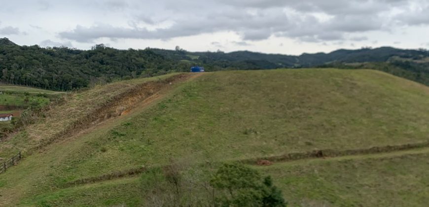 Terreno de 7,5 hectares á venda – Leia a legenda