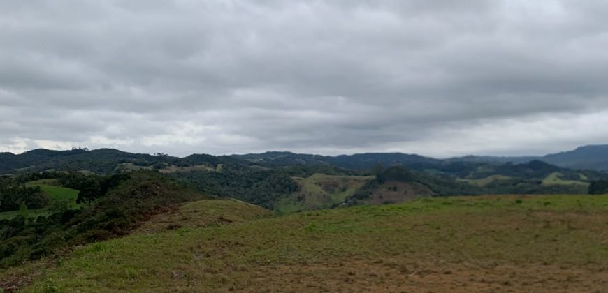 Terreno de 7,5 hectares á venda – Leia a legenda