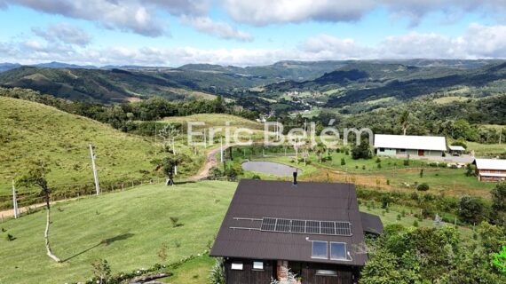 SÍTIO COM 3 HECTARES E 3 CABANAS CONSTRUIDAS