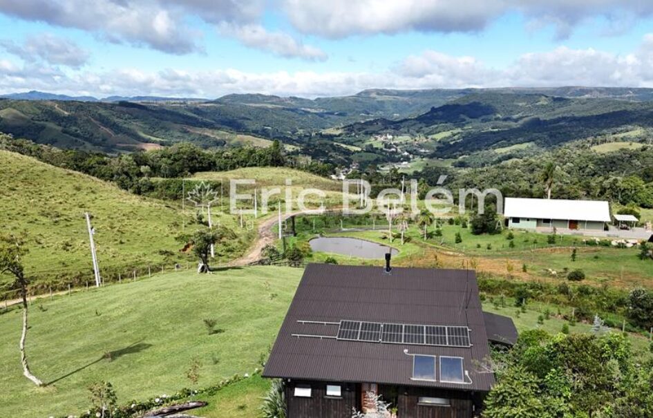 SÍTIO COM 3 HECTARES E 3 CABANAS CONSTRUIDAS