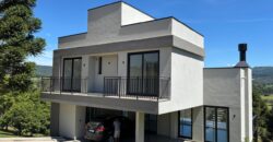 Maravilhosa casa no Condomínio Costa da Serra