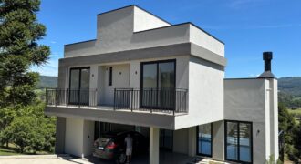 Maravilhosa casa no Condomínio Costa da Serra