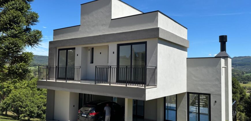 Maravilhosa casa no Condomínio Costa da Serra