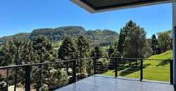 Maravilhosa casa no Condomínio Costa da Serra