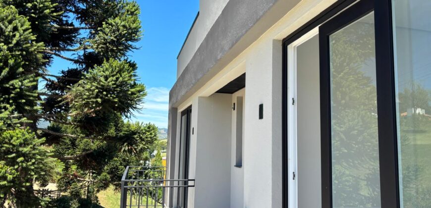 Maravilhosa casa no Condomínio Costa da Serra