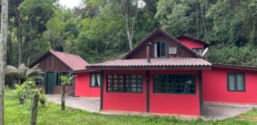 Refúgio Rústico no meio da Natureza.