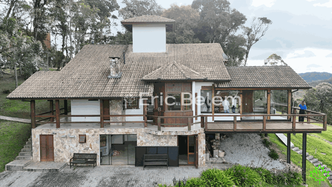 Casa maravilhosa, com 4 suítes no Condomínio Golf Santa Rita – Rancho Queimado – SC