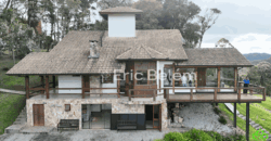 Casa maravilhosa, com 4 suítes no Condomínio Golf Santa Rita – Rancho Queimado – SC