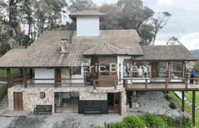 Casa maravilhosa, com 4 suítes no Condomínio Golf Santa Rita – Rancho Queimado – SC