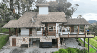 Casa maravilhosa, com 4 suítes no Condomínio Golf Santa Rita – Rancho Queimado – SC