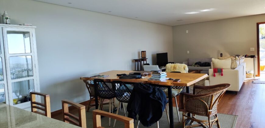 Casa á venda no condomínio Amigos do Rancho
