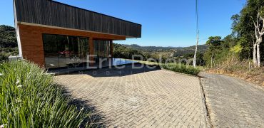 CASA EM MEIO À NATUREZA NO CONDOMÍNIO PALO ALTO – TAQUARAS
