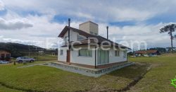 Residência no Condomínio Rural Bella Serra, com dois terrenos – Racho Queimado – SC – BS4445